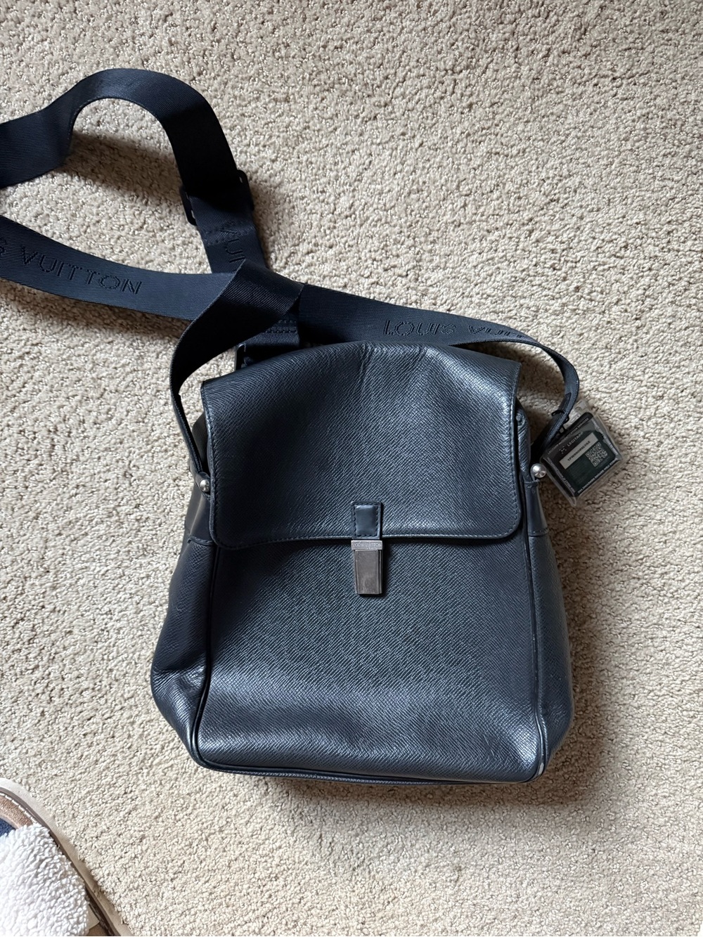 Louis Vuitton Black Taiga Leather Yaranga bag